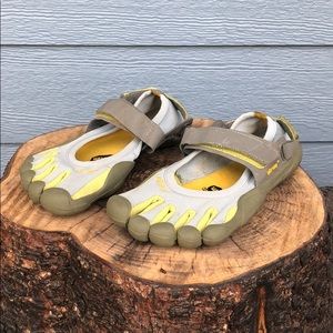 Women’s 38 Vibram Five Fingers Sprint